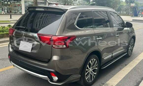 Mua Đã sử dụng Mitsubishi Outlander Xe ô tô Mua Đã sử dụng Mitsubishi Outlander Xe ô tô