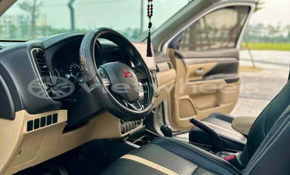 Mua Đã sử dụng Mitsubishi Outlander Xe ô tô Mua Đã sử dụng Mitsubishi Outlander Xe ô tô