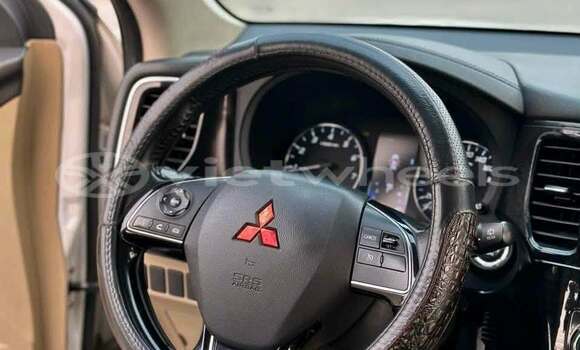 Mua Đã sử dụng Mitsubishi Outlander Xe ô tô Mua Đã sử dụng Mitsubishi Outlander Xe ô tô