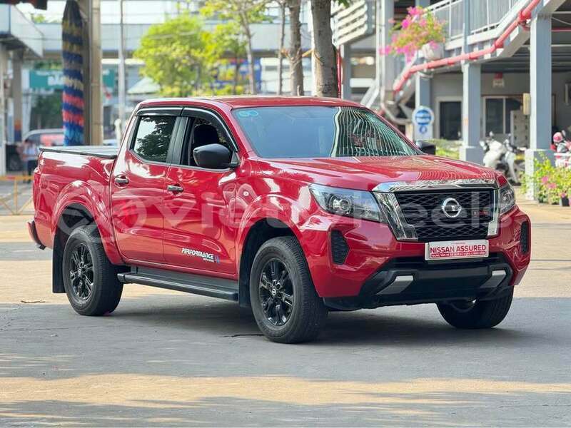 Big with watermark nissan navara hanoi ha noi 48916