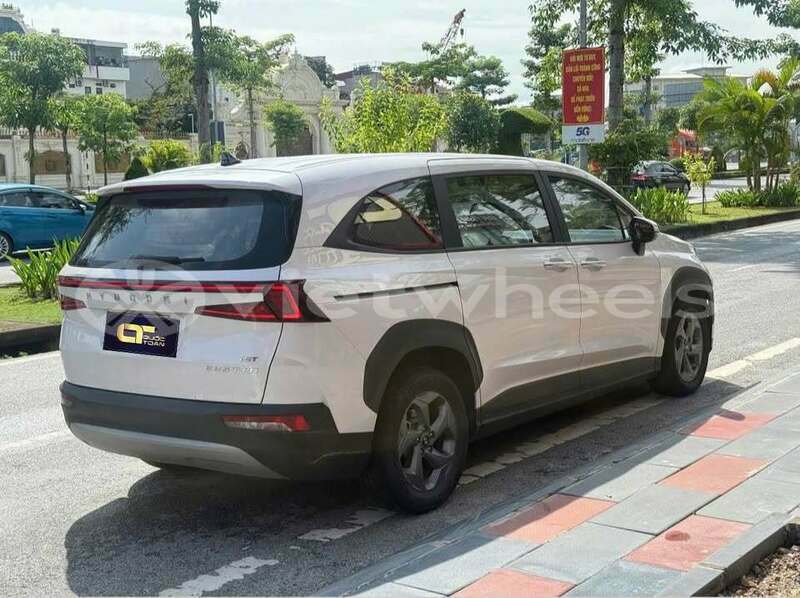 Big with watermark hyundai custin hanoi hue 48955