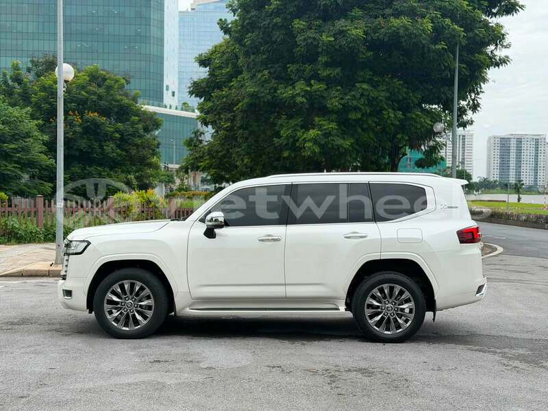 Big with watermark toyota land cruiser hanoi hue 49120