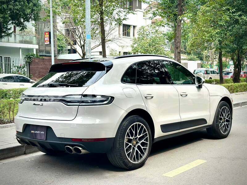 Big with watermark porsche macan hanoi can tho 49237