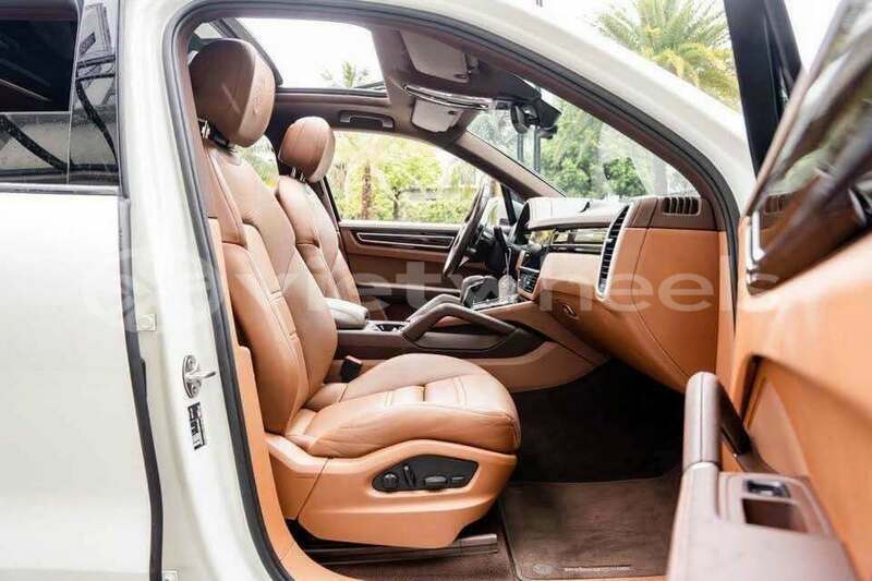 Big with watermark porsche cayenne hanoi hue 49347
