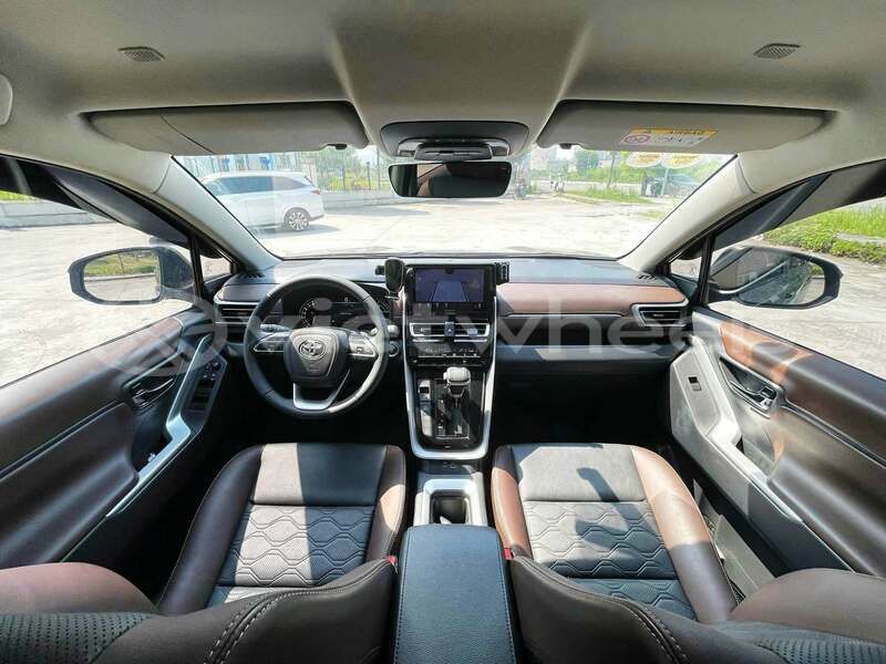 Big with watermark toyota innova hanoi hue 49465