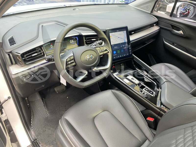 Big with watermark hyundai custin hanoi hue 49641