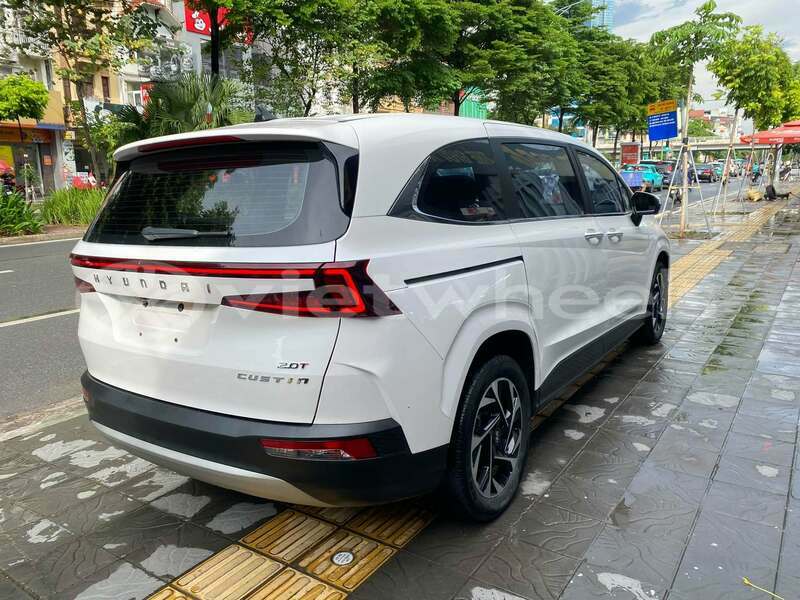 Big with watermark hyundai custin hanoi hue 49641