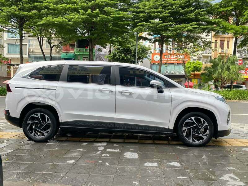 Big with watermark hyundai custin hanoi hue 49641