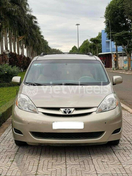 Big toyota sienna an giang huyen an phu 2855