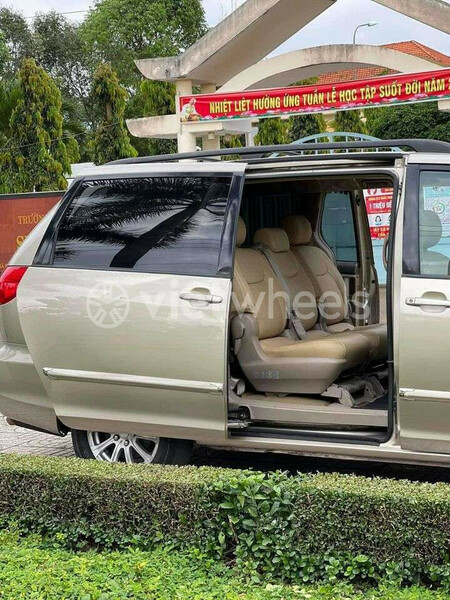 Big toyota sienna an giang huyen an phu 2855